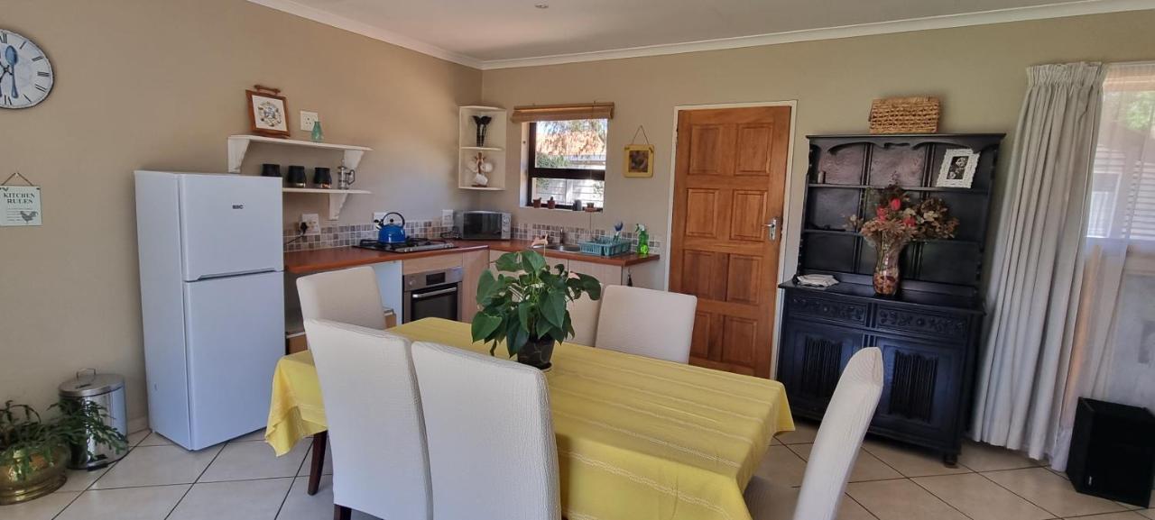 Large 1 Bedroom Cottage, 15 Min From Or Tambo Airport, With Backup Power And Water Germiston Exterior photo