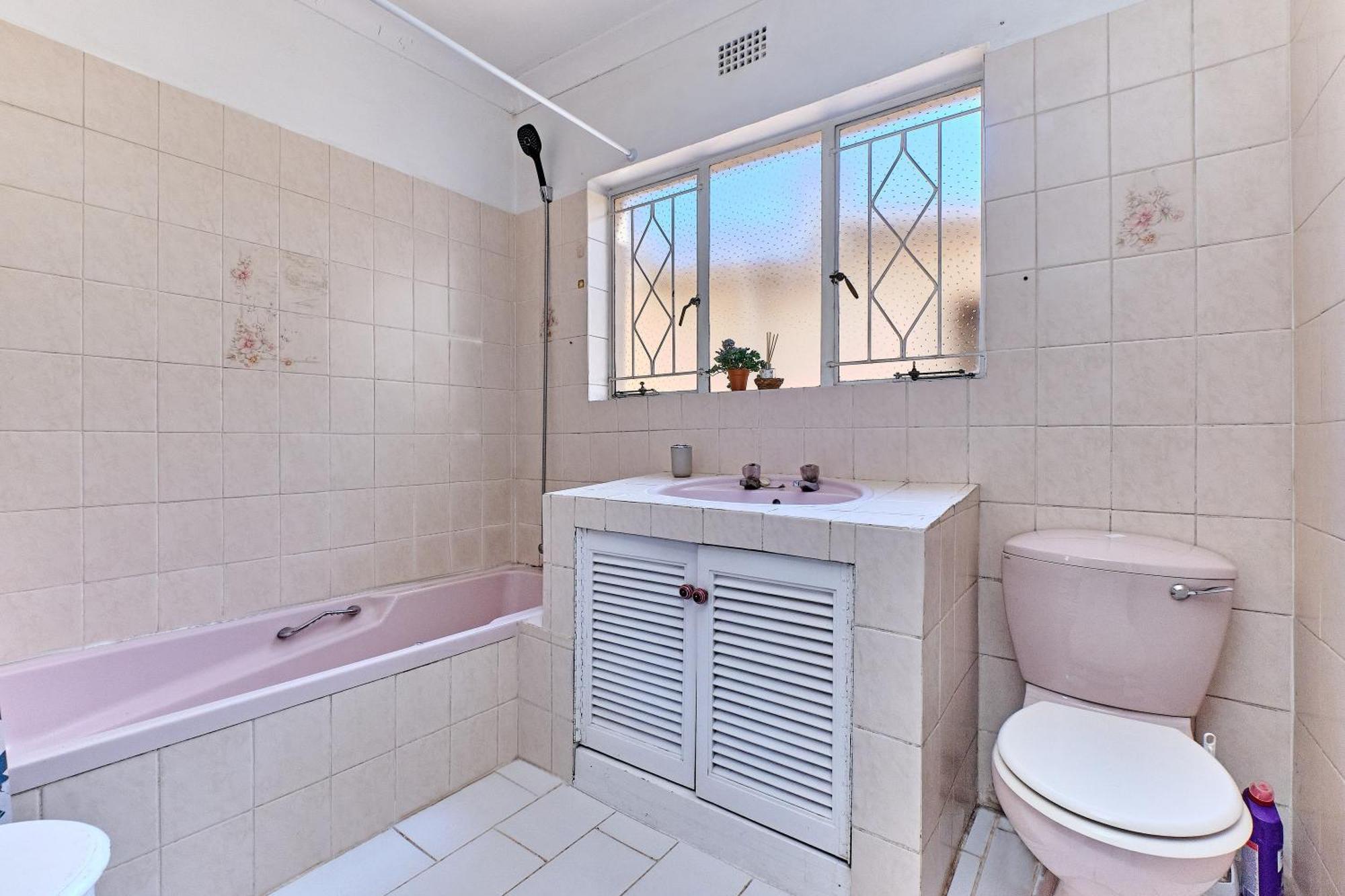Large 1 Bedroom Cottage, 15 Min From Or Tambo Airport, With Backup Power And Water Germiston Exterior photo